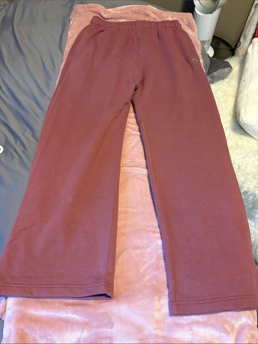 ALO Yoga Women's Wide-Leg Sweatpants in Maroon